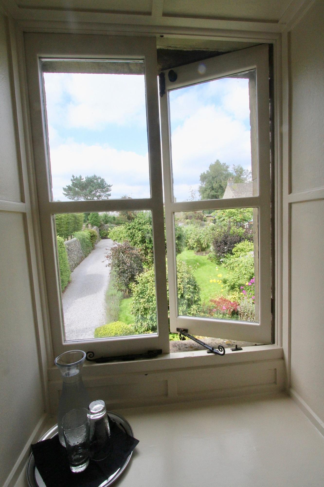 Hotel Ashfield House Grassington Exteriér fotografie A window