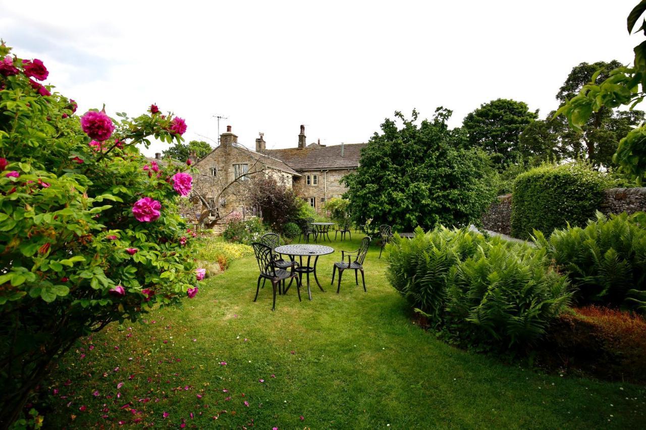 Hotel Ashfield House Grassington Exteriér fotografie The garden at the Old Parsonage