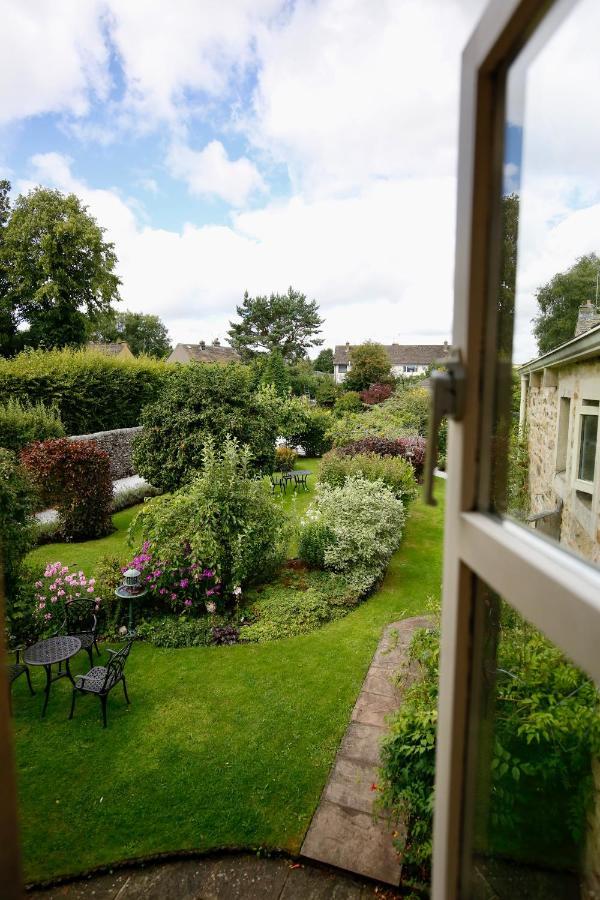 Hotel Ashfield House Grassington Exteriér fotografie The garden of the former vicarage