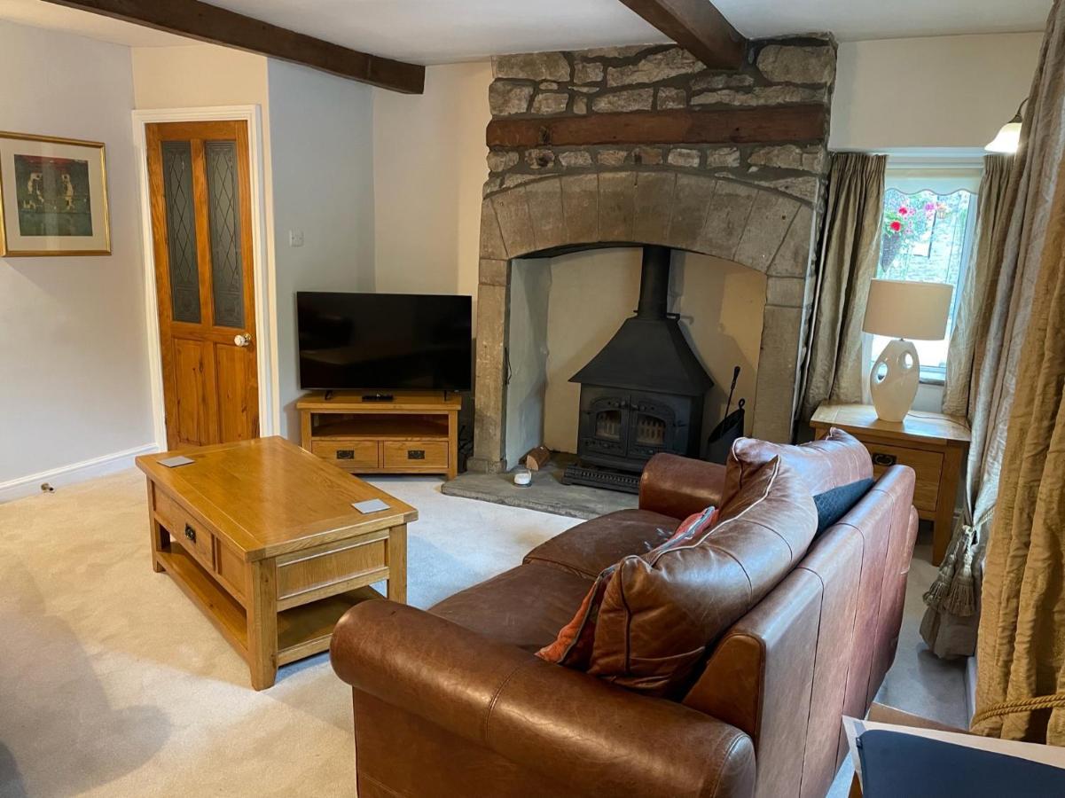 Hotel Ashfield House Grassington Exteriér fotografie The living room at The Old School House