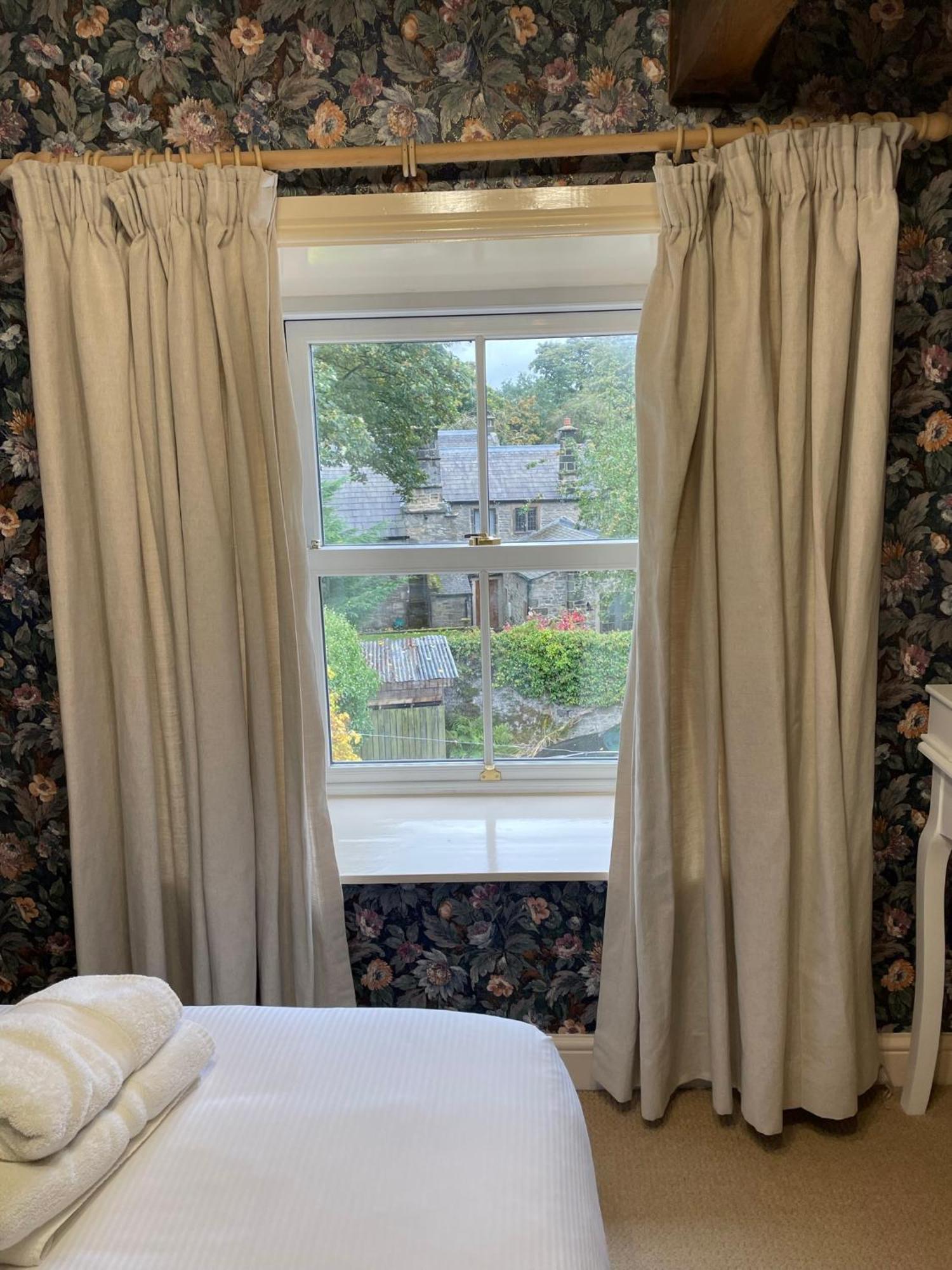 Hotel Ashfield House Grassington Pokoj fotografie Curtains in a window